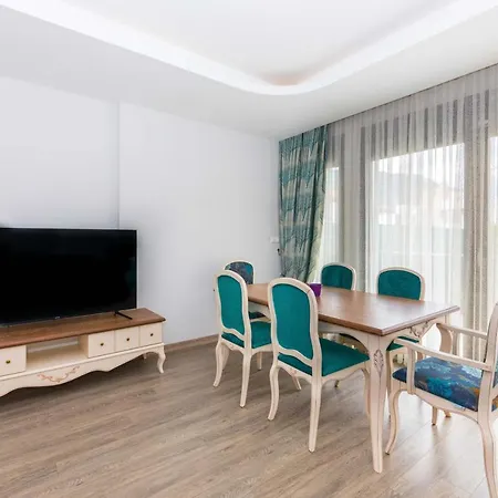 Gunes 2 Icmeler Shared Pool וילה